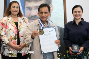 Ricardo El Finito López es condecorado con la máxima orden al deporte, Alexis Argüello