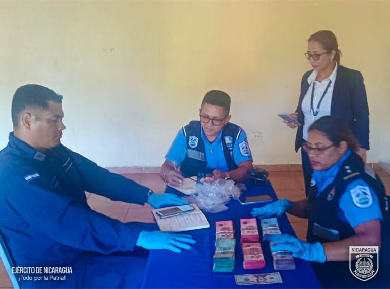 Siete nicaragüenses retenidos por trasegar droga y dinero en el Caribe Sur