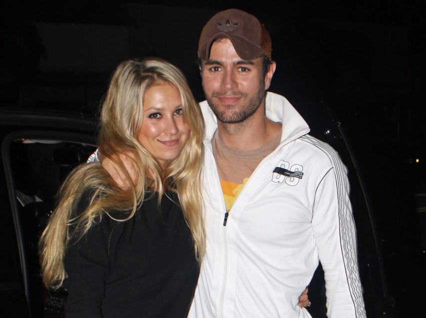 Enrique Iglesias y Anna Kournikova muestran por primera vez a su cuarto bebé