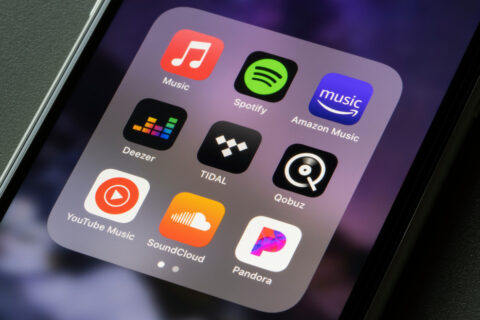 Se declara culpable tras ganar millones con un elaborado fraude musical con IA