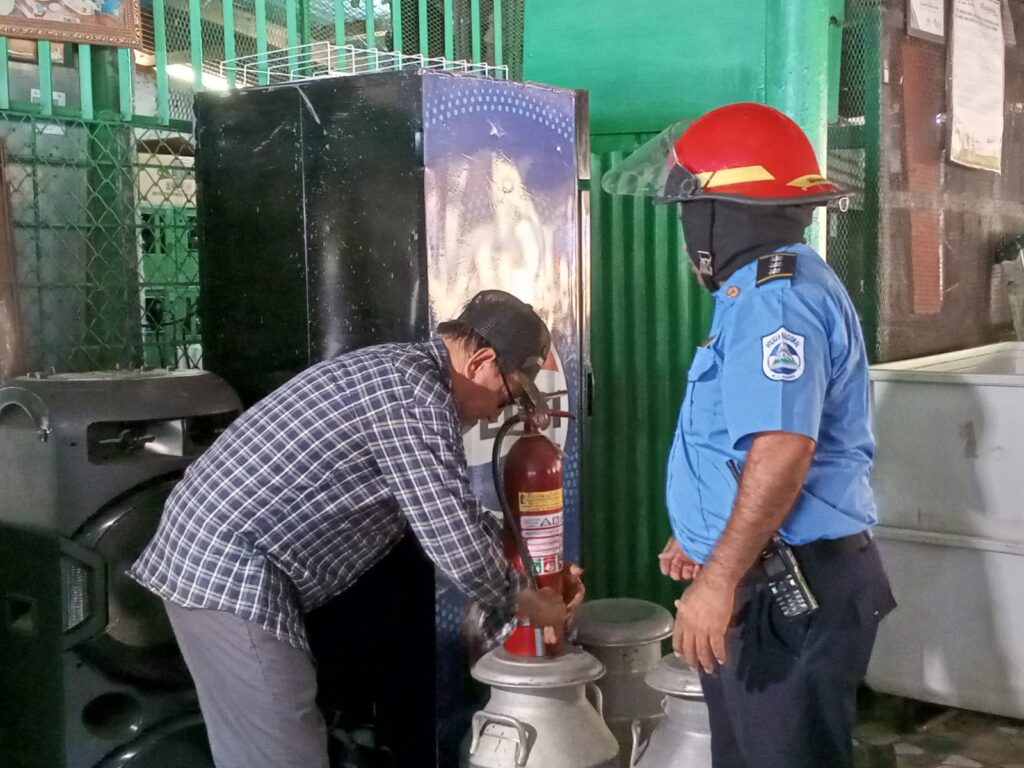 Autoridades inspeccionan sistemas de prevención de incendios en Xiloá