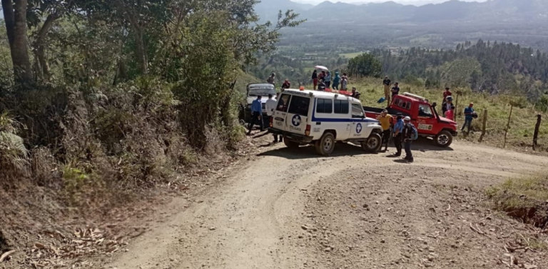 Hombre muere al lanzarse de una camioneta en Jalapa