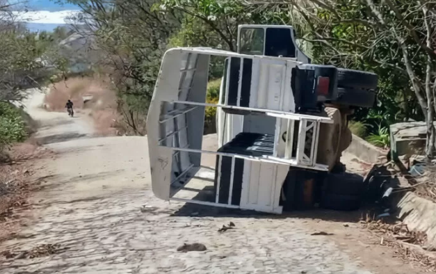 Un fallecido y varios lesionados dejó el vuelco de un camión en Rivas