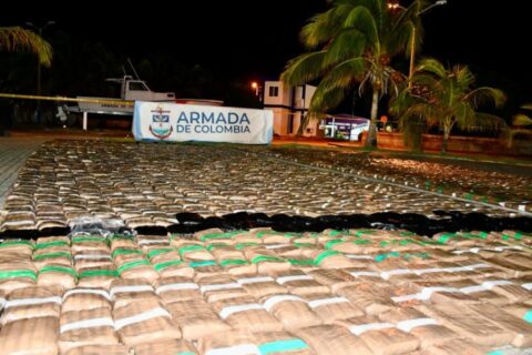 Armada colombiana retiene a dos nicaragüenses con más de mil kilos de marihuana en San Andrés