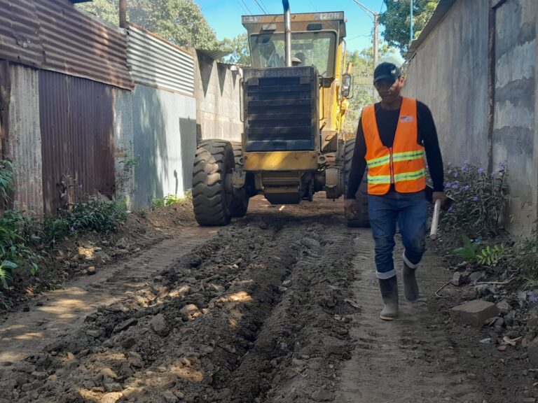 Familias del Distrito VII celebran construcción de nuevas Calles para el Pueblo