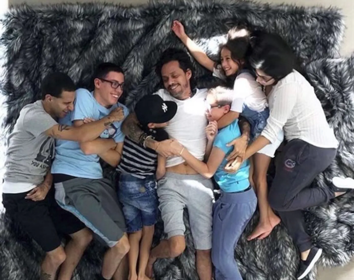 Marc Anthony y Nadia Ferreira revelan el sexo de su bebé