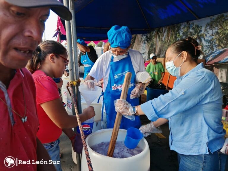 León mantiene viva la tradición de San Benito de Palermo con masiva entrega de chicha