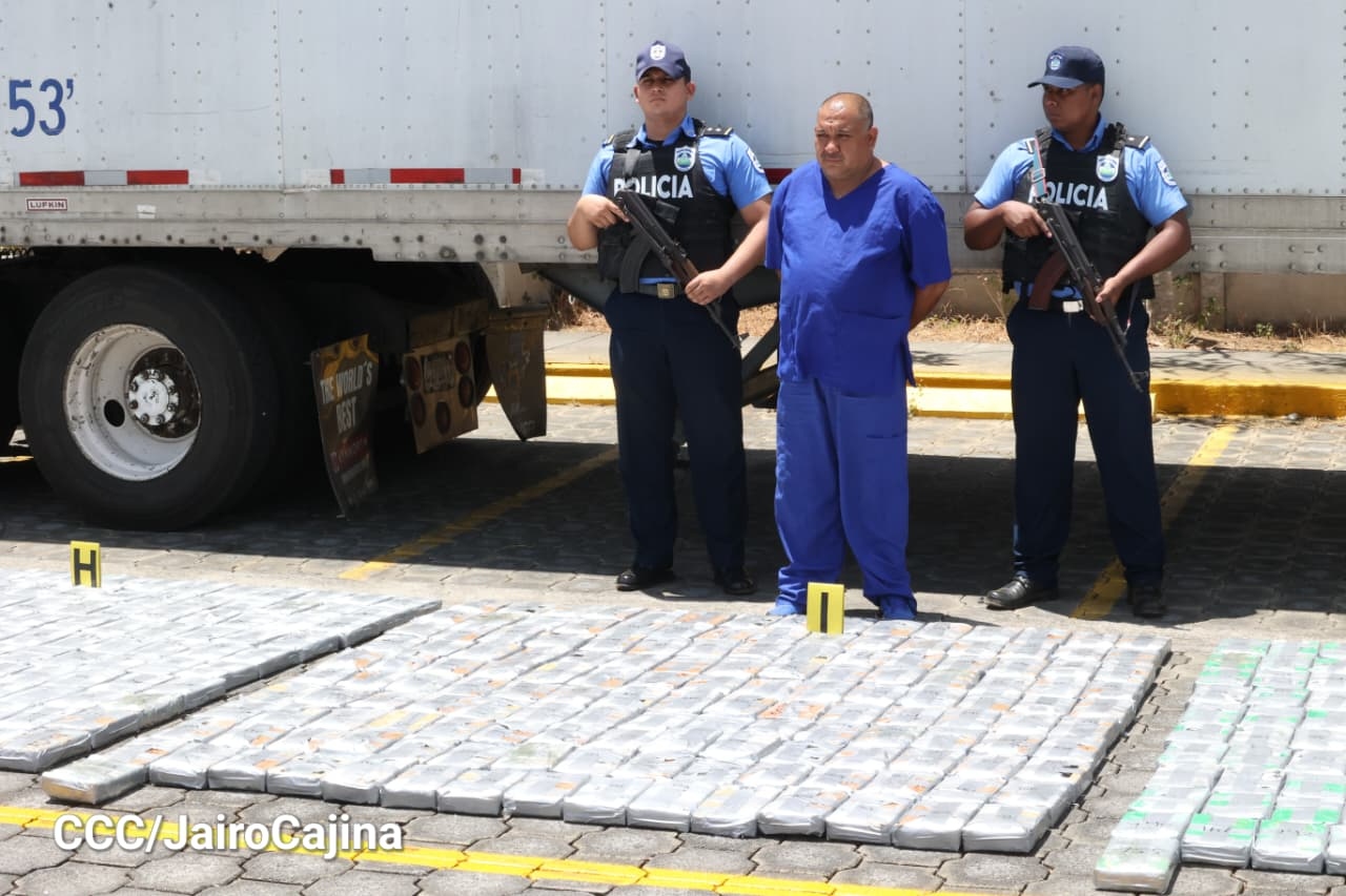 Incautan más de una tonelada de cocaína procedente de Costa Rica que venía oculta en bobinas de papel