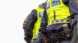 Acusan a sexagenario de drogar y prostituir a su esposa con más de 120 hombres