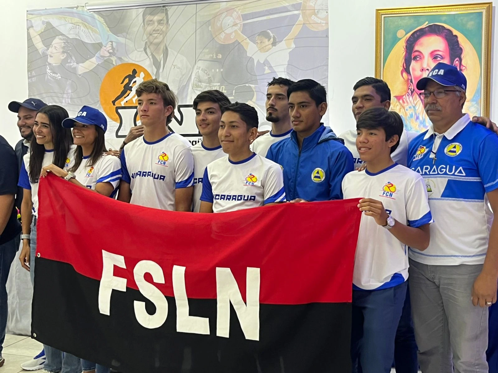 Abanderan a las selecciones de Ciclismo y Taekwondo de cara a dos torneos internacionales