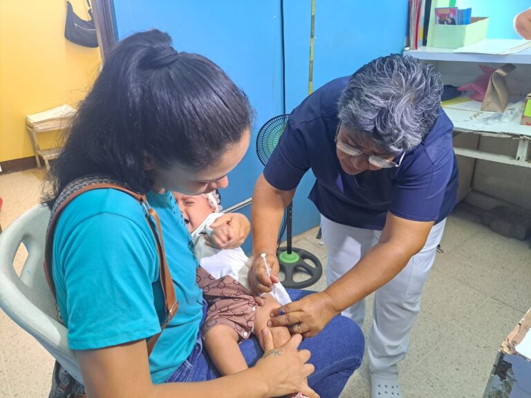 Brigadistas de Salud recorren barrios de Managua con jornadas de inmunización y fumigación