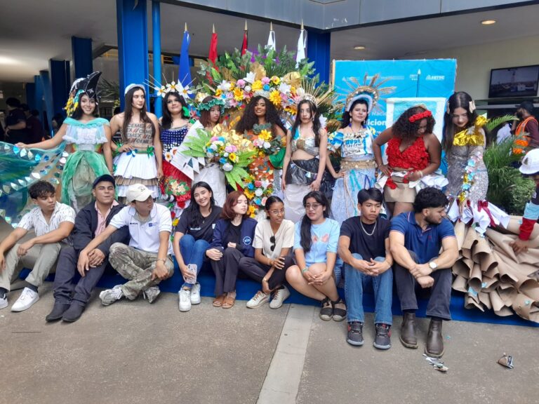 Sistema Nacional de Educación promueve el talento creativo en la Expoferia de Innovación y Emprendimiento