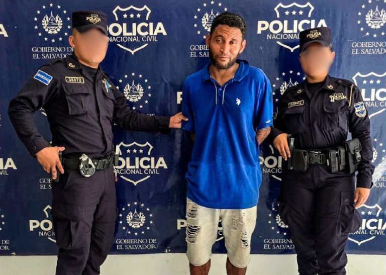 Detienen a nicaragüense en El Salvador por atacar con una piedra a su compañero de tragos