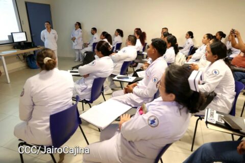 Enfermeros nicaragüenses aprenden métodos científicos para elevar la calidad de atención a los pacientes