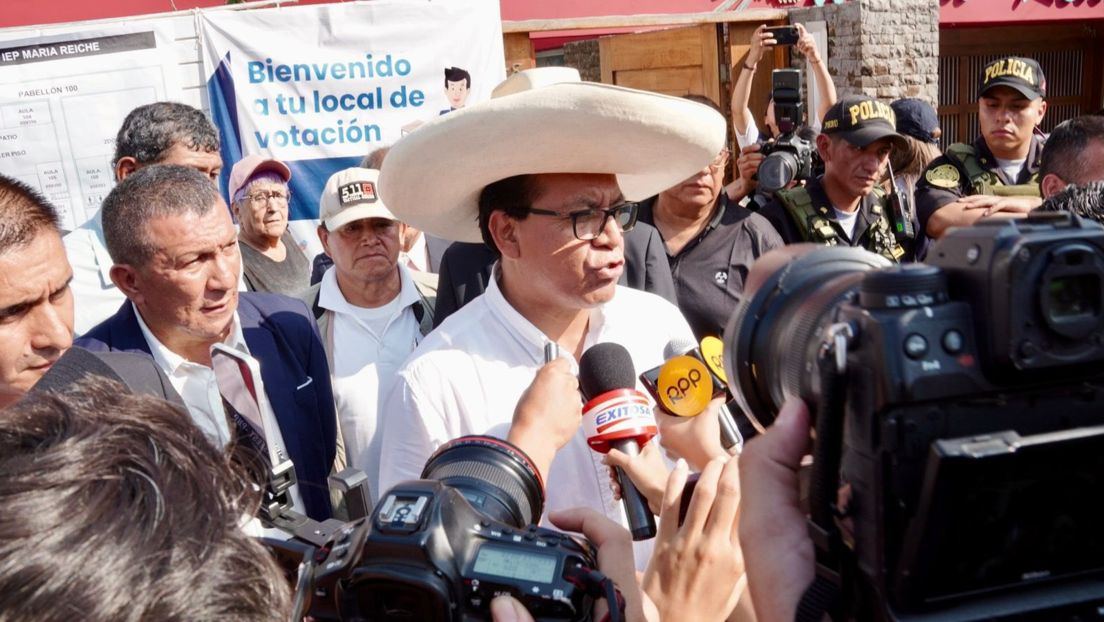 “El santo pueblo ha hablado”: El delfín de Pedro Castillo roza su pase al balotaje en Perú