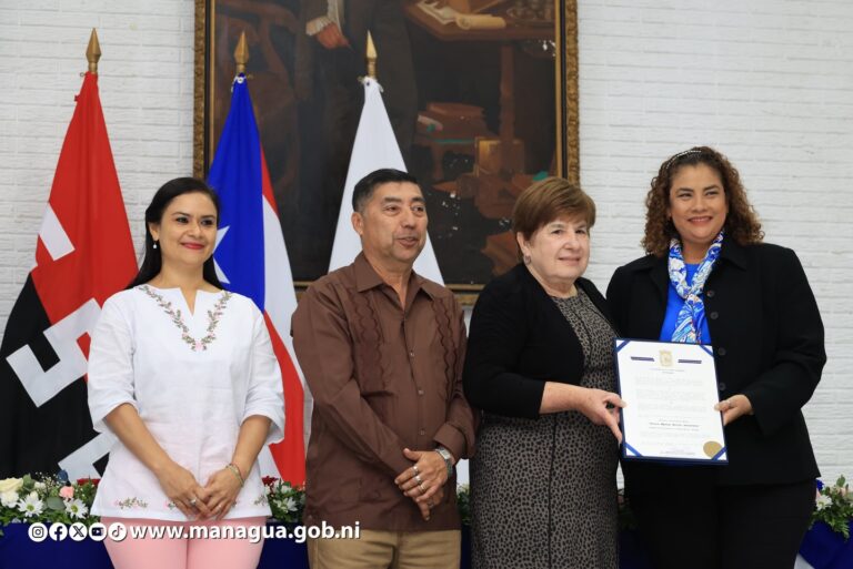 Hija del pastor Yiye Ávila es nombrada Huésped Distinguida de Managua