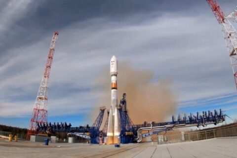 Rusia lanza cohete espacial Soyuz-2.1b con equipamiento militar