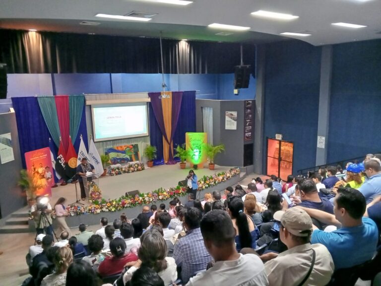Celebran foro para impulsar la innovación y el pensamiento crítico en estudiantes nicaragüenses
