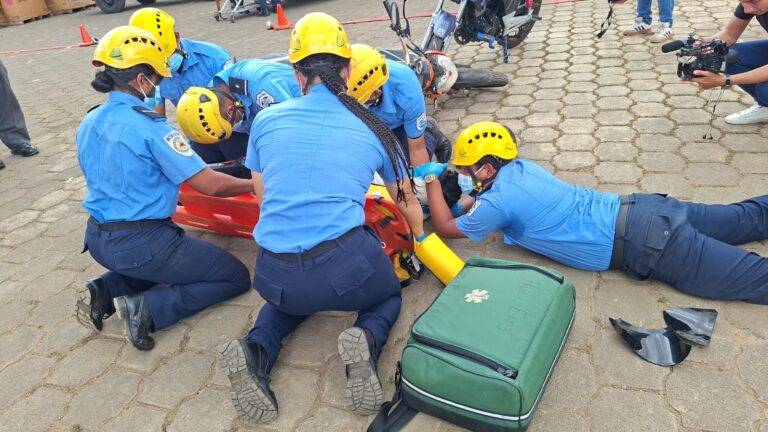 Bomberos demuestran alta preparación en rescate y atención prehospitalaria ante emergencias viales