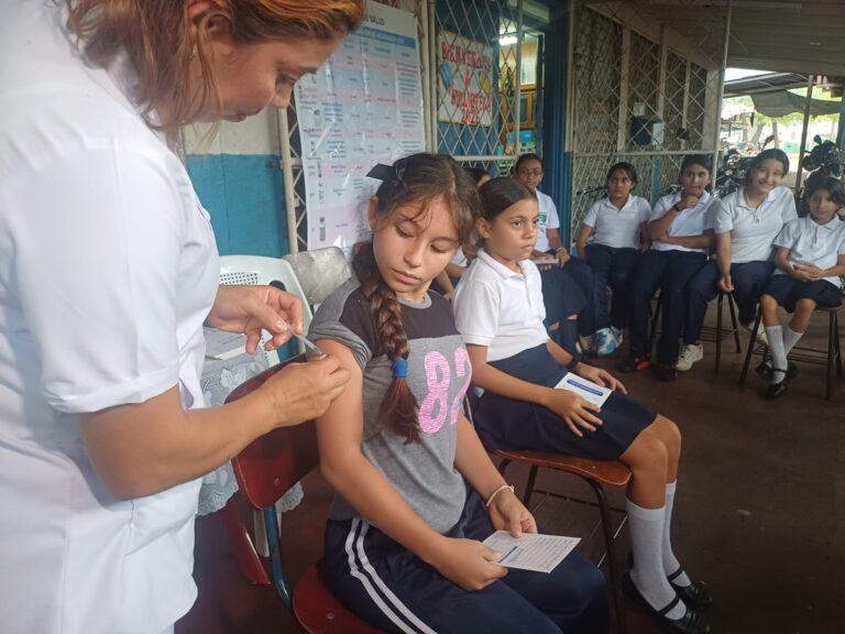 MINSA avanza con éxito en jornada de vacunación contra el VPH y mantiene acciones contra el mosquito Aedes aegypti