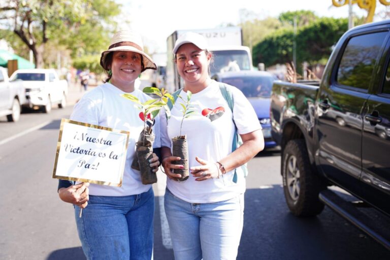 Juventud y familias nicaragüenses protagonizan acciones por el Día de la Madre Tierra