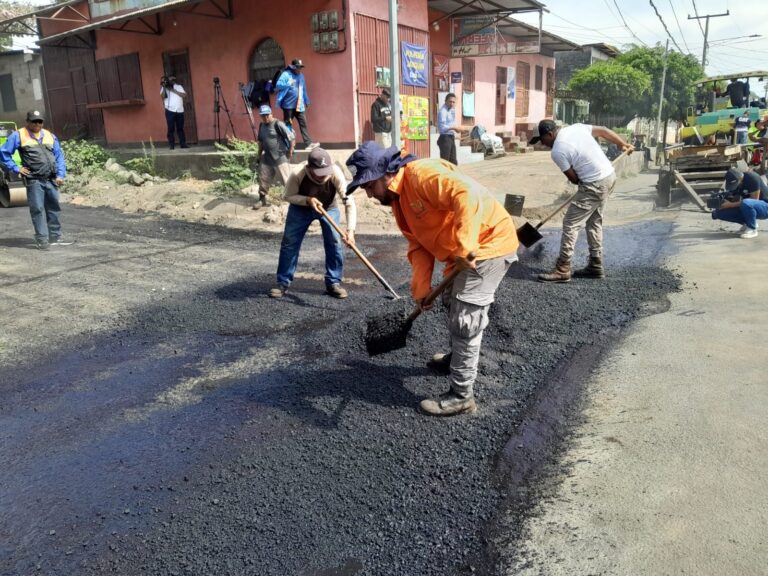 Avanza mejoramiento vial en el Anexo de Villa Libertad con más Calles para el Pueblo