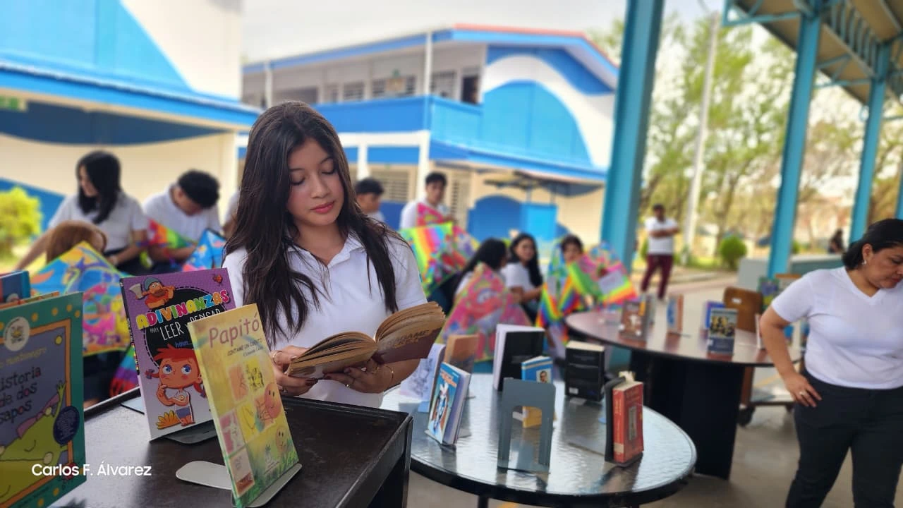 MINED refuerza promoción de la lectura en jornada por el Día del Libro