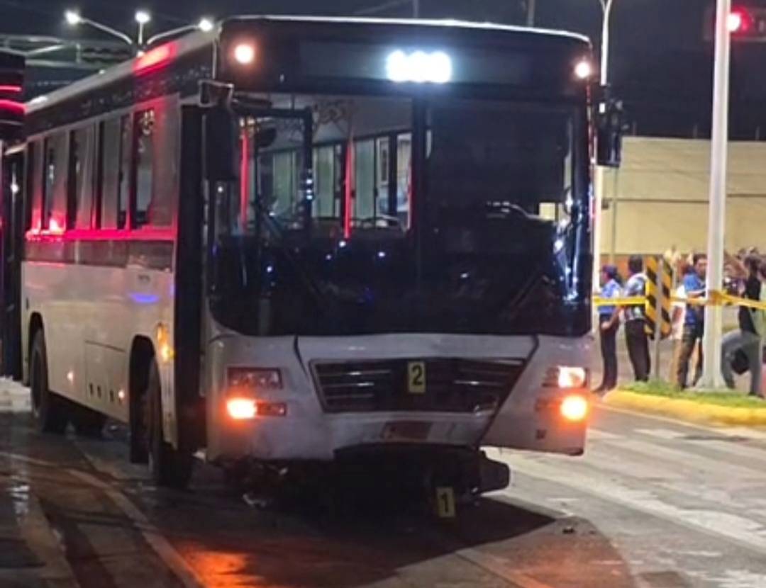 Pareja fallece tras accidente de tránsito en semáforos de Larreynaga, Managua