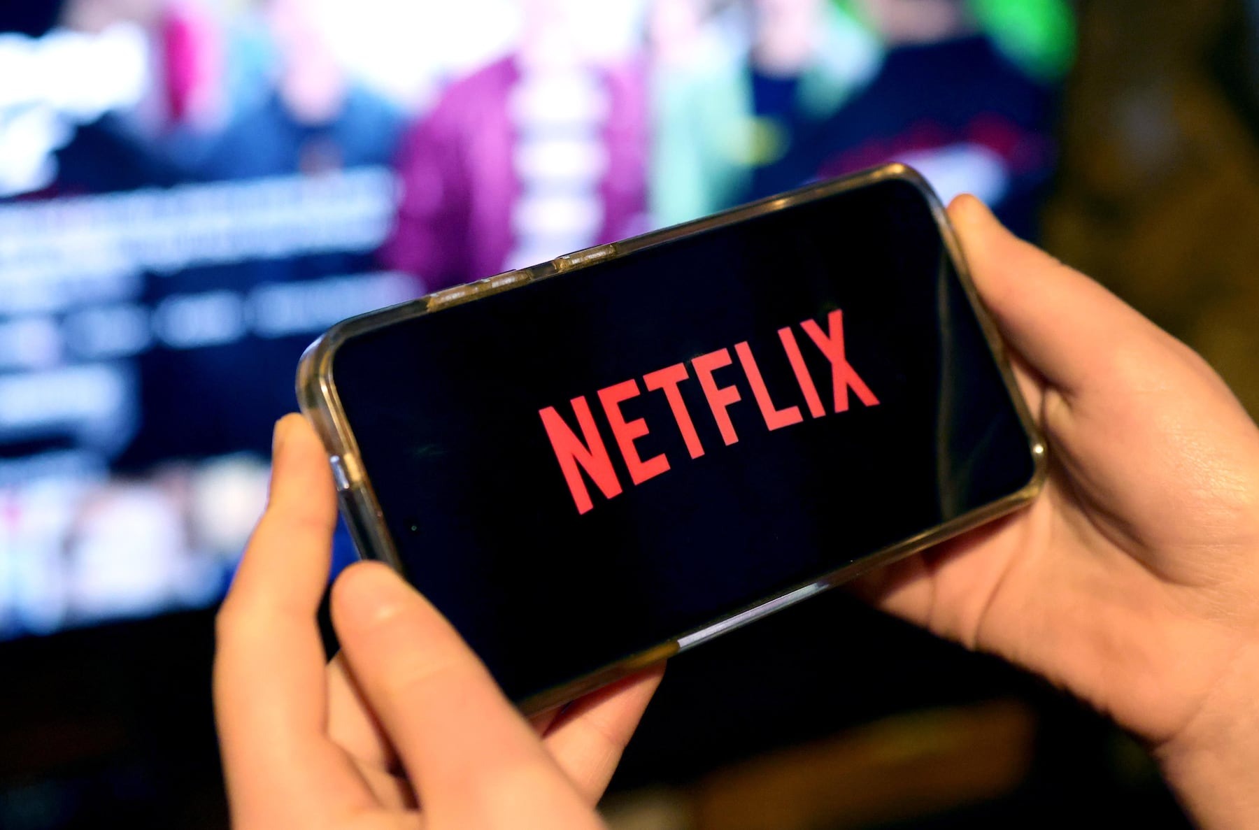 Esto ganan quienes clasifican y subtitulan series y películas en Netflix