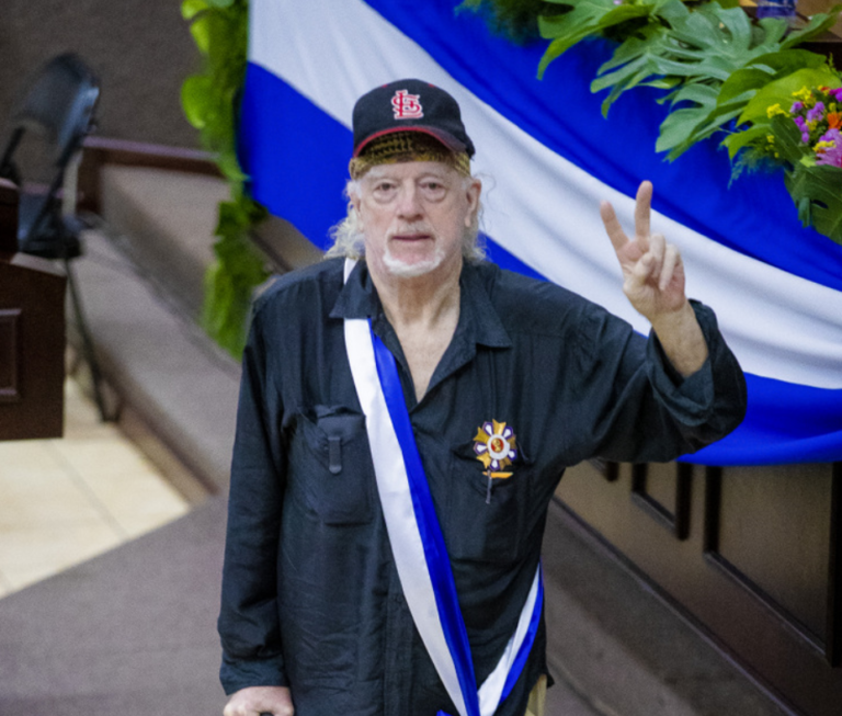 Brian Wilson brindará mensaje ante el parlamento en el Día de los Héroes Internacionalistas