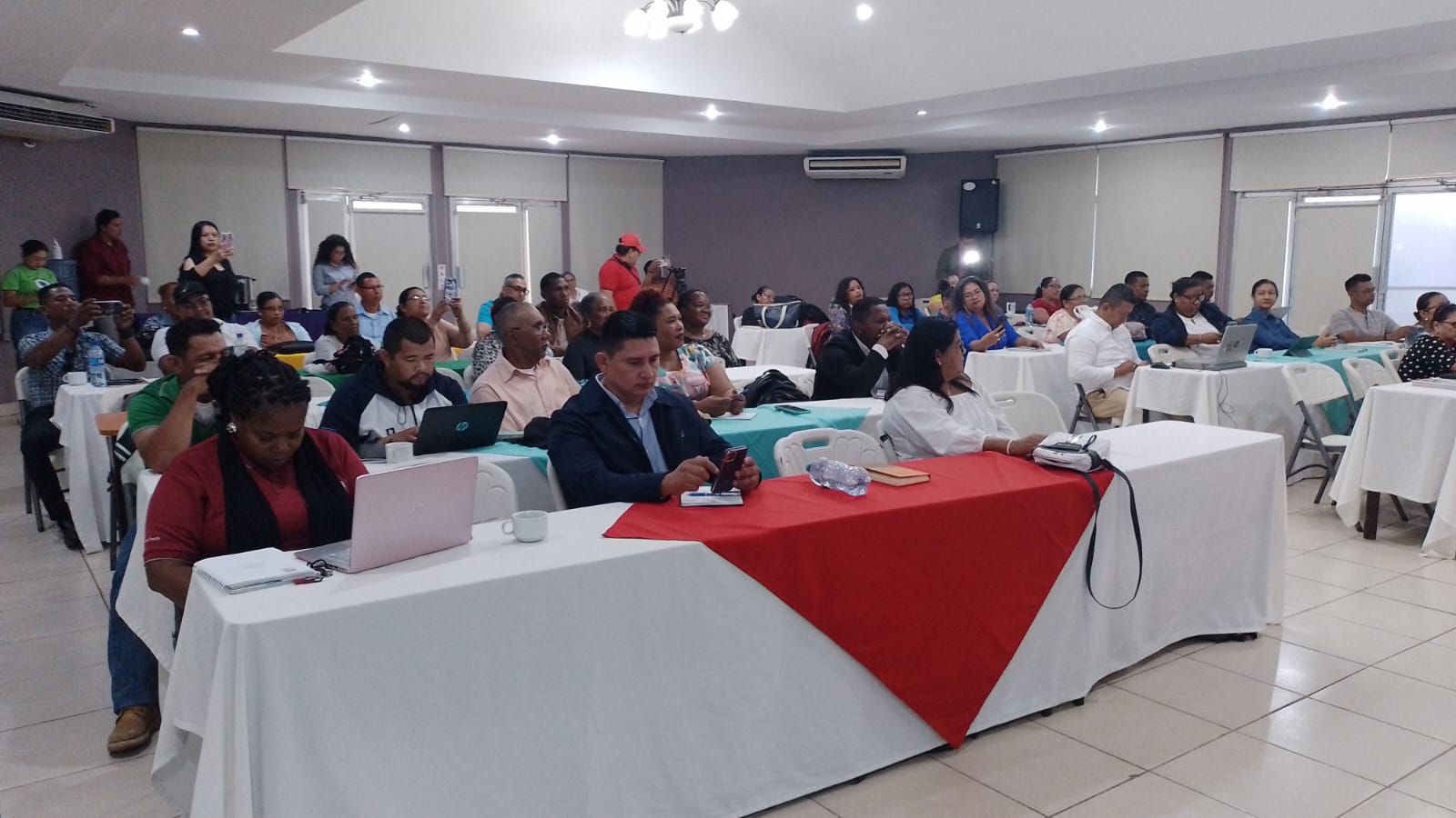 Avanza rediseño curricular de la educación intercultural bilingüe en la Costa Caribe