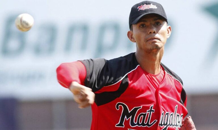 Berman Espinoza se convierte en el pitcher más ponchador de la historia del béisbol nicaragüense