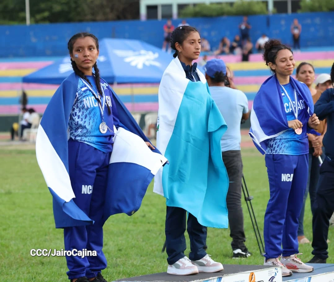 Atleta nicaragüense gana medalla de plata en los Juegos Centroamericanos de Atletismo U18