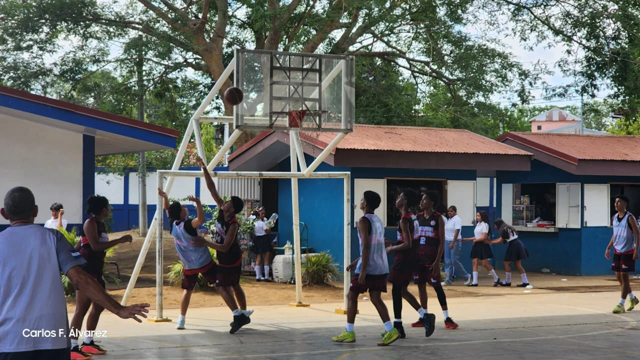 Colegio Augusto C. Sandino campeón absoluto en Festival Departamental de Baloncesto