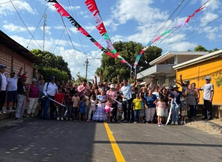Ocho nuevas cuadras pavimentadas llevan desarrollo y bienestar a Anexo Villa Libertad