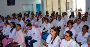 Capacitan a personal de salud en atención más integral a futuras madres