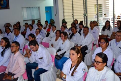 Capacitan a personal de salud en atención más integral a futuras madres