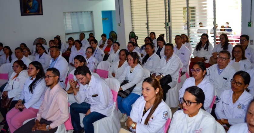 Capacitan a personal de salud en atención más integral a futuras madres