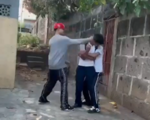 Estudiante de Villa Libertad en Managua resulta herido tras violenta riña en un callejón
