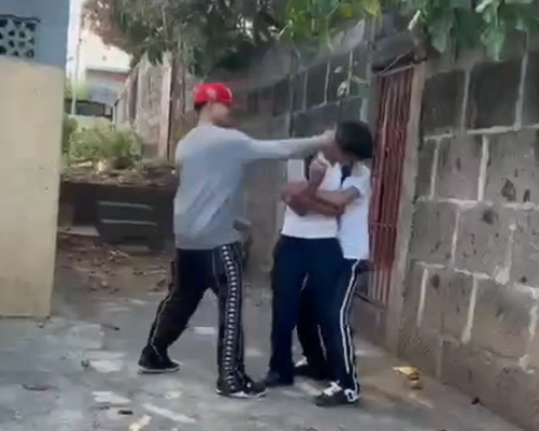 Estudiante de Villa Libertad en Managua resulta herido tras violenta riña en un callejón