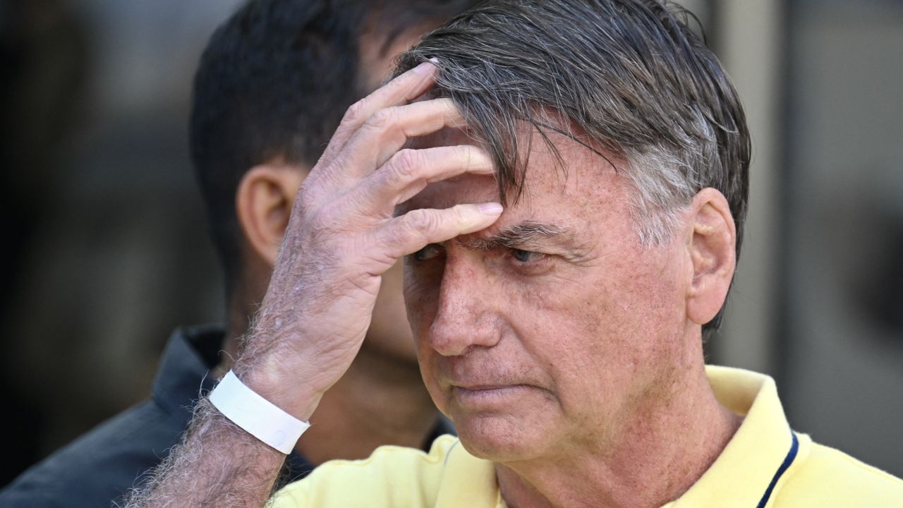 Juez brasileño suspende ley que podría reducir la pena de Bolsonaro por intentona golpista