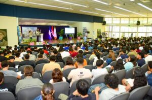 Capacitan a futuros profesionales de la construcción en permisos y planificación territorial