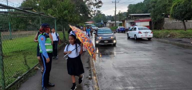 Preparan planes de respuesta frente a la entrada del invierno en 9,500 escuelas del país