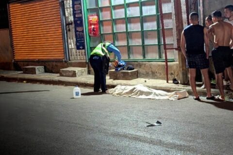 Motociclista de 25 años pierde la vida tras estrellarse contra un poste en Managua