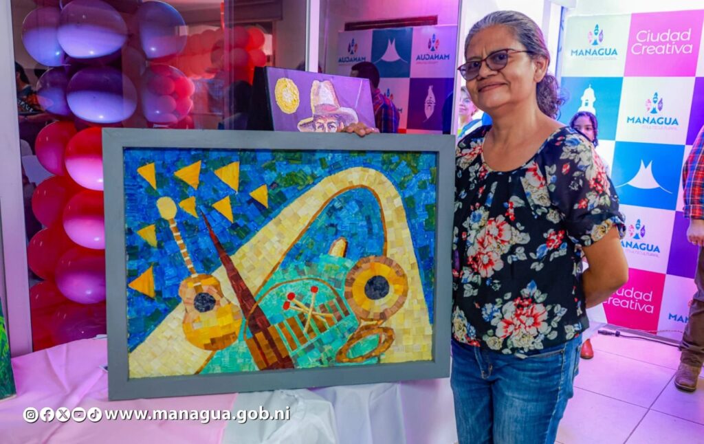 Artistas capitalinos desbordan creatividad en el certamen municipal de artes plásticas