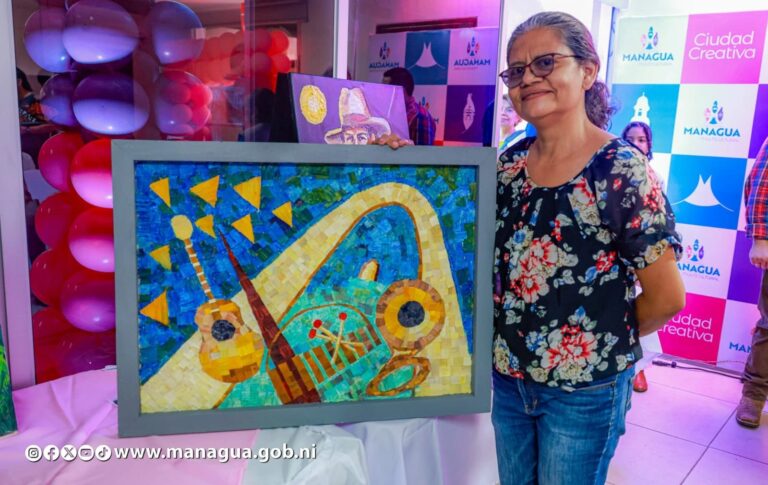 Artistas capitalinos desbordan creatividad en el certamen municipal de artes plásticas