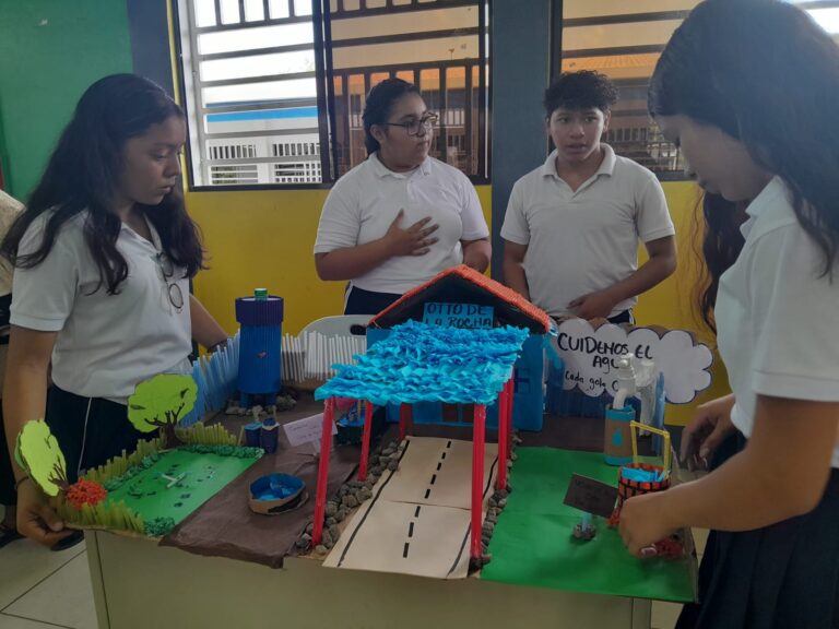 Comunidades educativas se capacitan en la construcción de ambientes escolares seguros y armoniosos