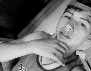 Asesinan de una puñalada en el tórax a joven de 18 años en Villa Sandino