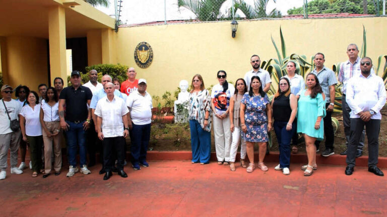 Cubanos en Nicaragua ratifican apoyo a la isla en homenaje a Martí