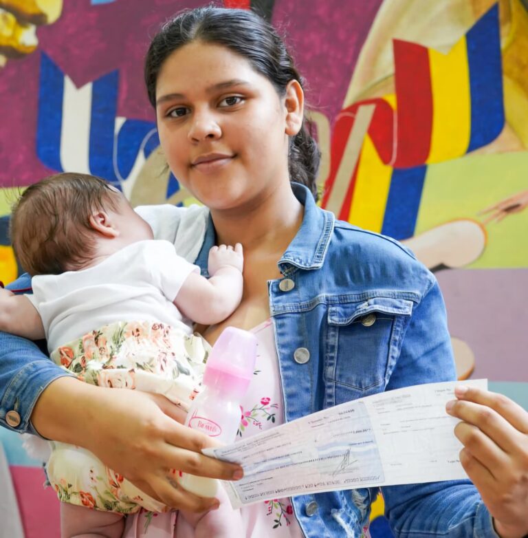 Comunidad universitaria de Nicaragua celebra entrega de 30 mil becas